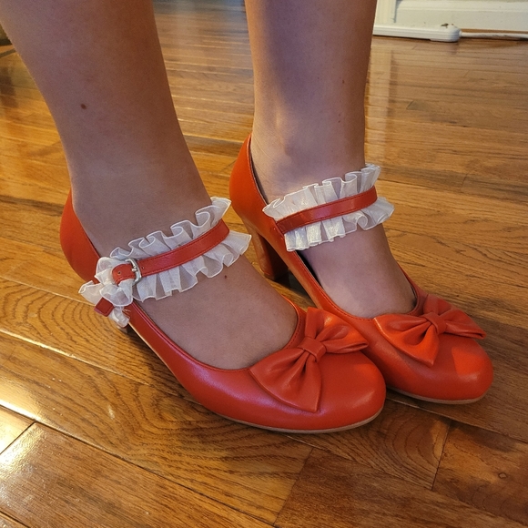 Red Low Heeled Pumps with Ruffled Ankle Strap Size 10 - Picture 5 of 5